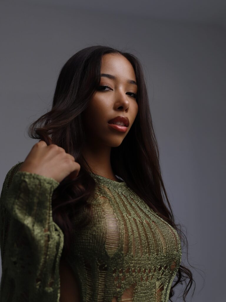 Lia Lin Bio: Age, Career, Family & Net Worth
