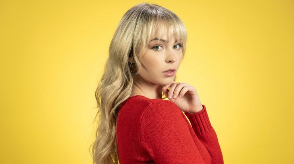 Lilly Bell: Age, Career, Height, Net Worth & More